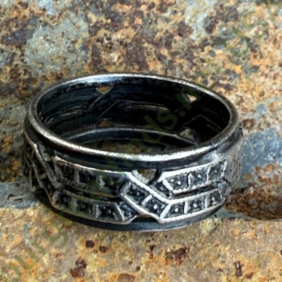 Vintage Band Ring Celtic Raised Design Size 6 - Picture 3 of 5
